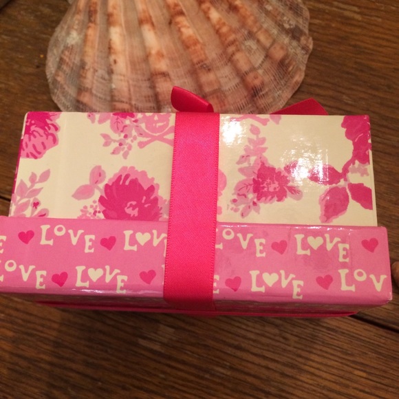 Women’s 2-Pack Socks Size 6-9 Love & Skulls - Picture 6 of 12